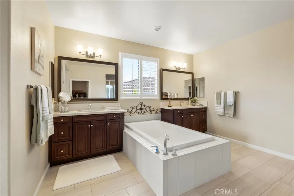 https://cdn.realtyfeed.com/cdn/127/306693928/0968bf7ea9ab98e833d7bdbc10791309.webp