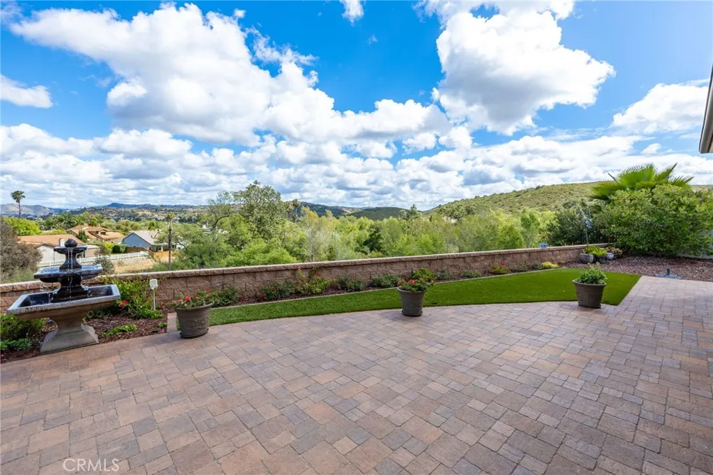 https://cdn.realtyfeed.com/cdn/127/306693928/15122aa899e8b54228af485da2660711.webp