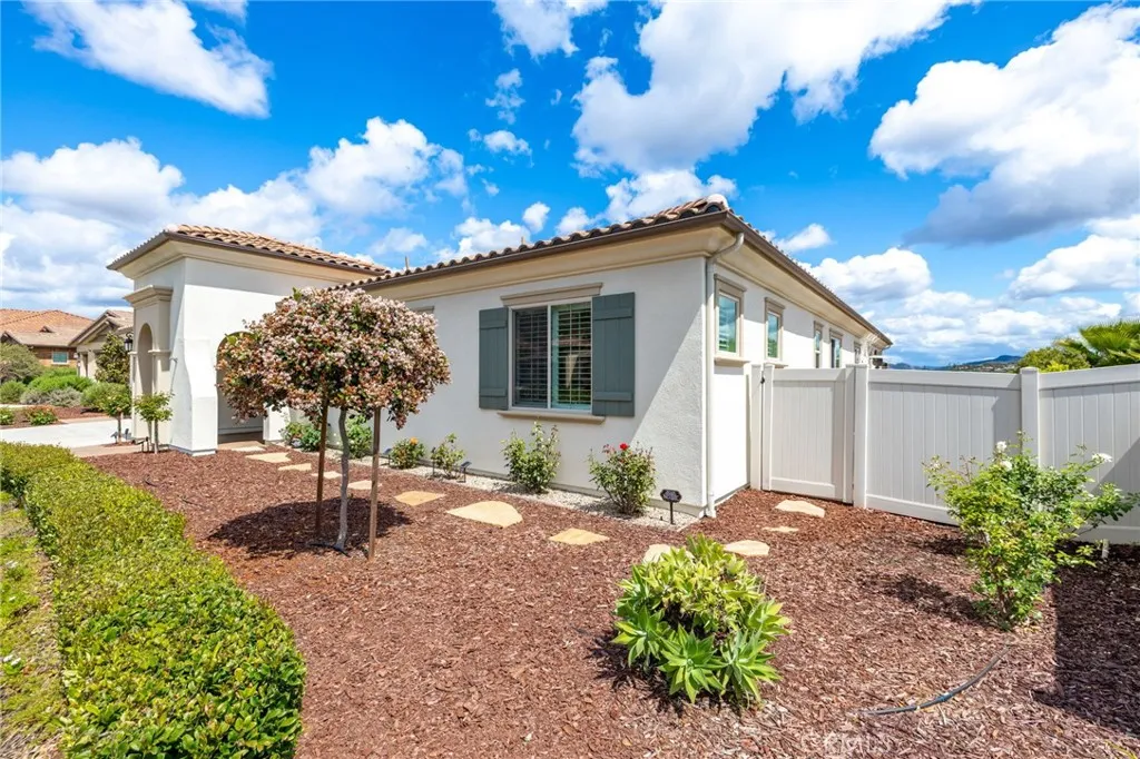 https://cdn.realtyfeed.com/cdn/127/306693928/574ea2878735319c5f10969a11d5edc9.webp