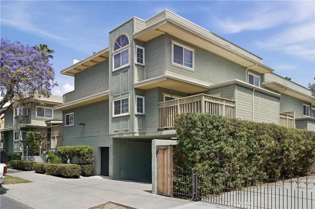 Santa Ana, CA 92701