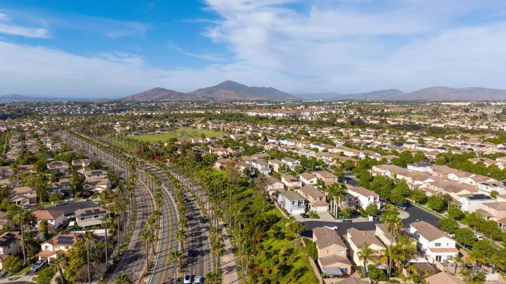 https://cdn.realtyfeed.com/cdn/127/306694046/b49ed8989a0020e25d3560b94686aac0.webp