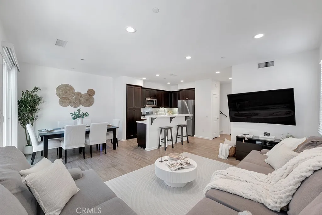 Sylmar, CA 91342