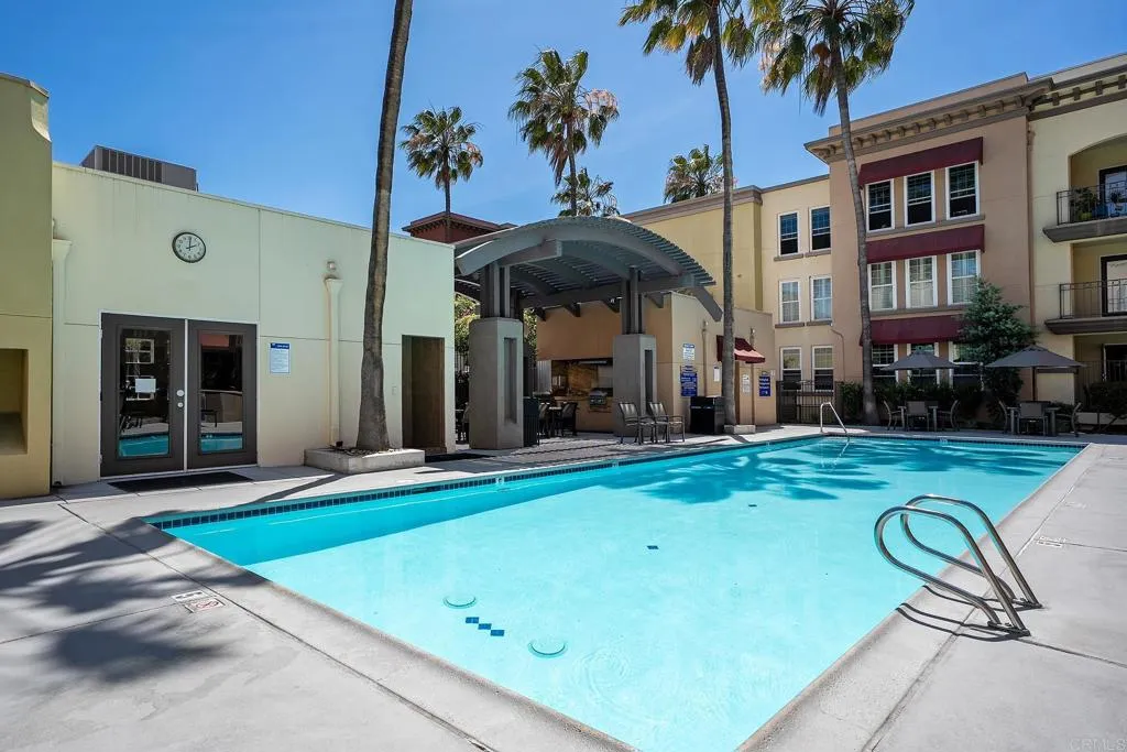 https://cdn.realtyfeed.com/cdn/127/306694208/30de8ac1fe881ae4afe0534d69b41f33.webp