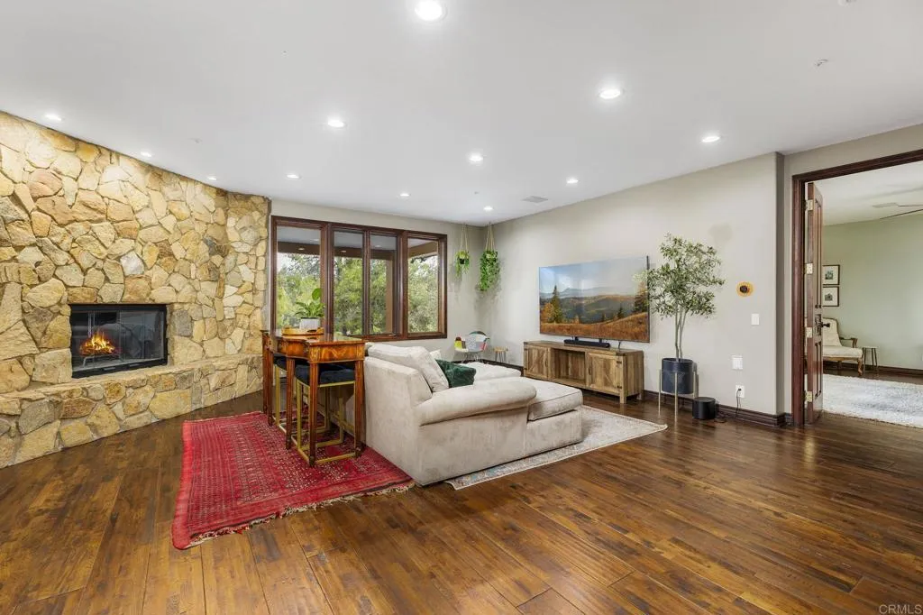 https://cdn.realtyfeed.com/cdn/127/306694305/3b21e32448caff96af7d38c57d21b63e.webp