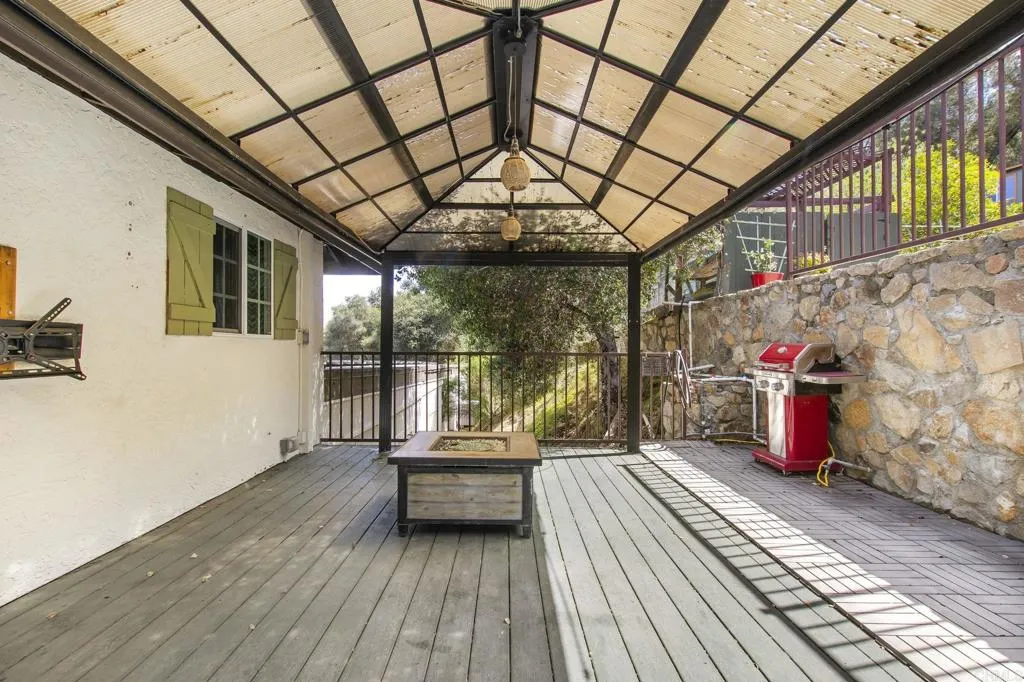 https://cdn.realtyfeed.com/cdn/127/306694305/fbc1421c4928927bbdde8417ca13d75f.webp