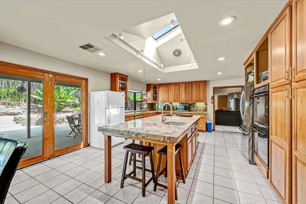 https://cdn.realtyfeed.com/cdn/127/306694315/41983f04e81640c726bc6b244f66a49c.webp