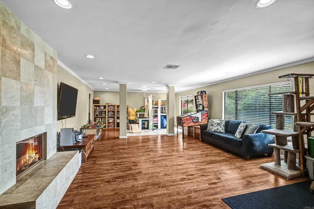 https://cdn.realtyfeed.com/cdn/127/306694315/4253e0efb10733f947d375ac6453e8d7.webp