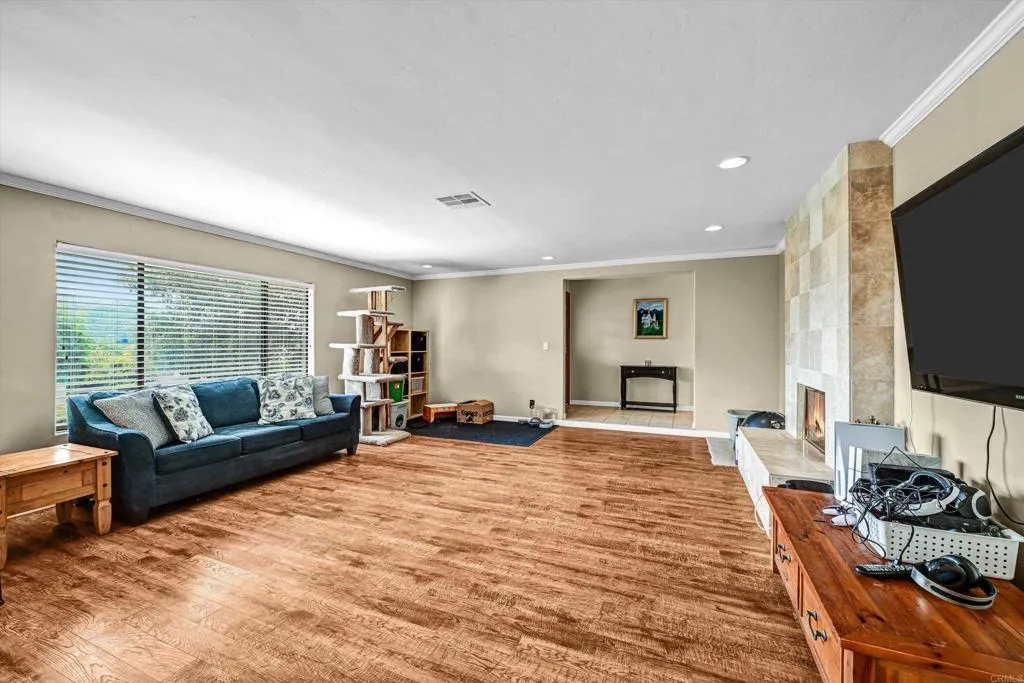 https://cdn.realtyfeed.com/cdn/127/306694315/6f7d63cd383a89569603f048f7769025.webp