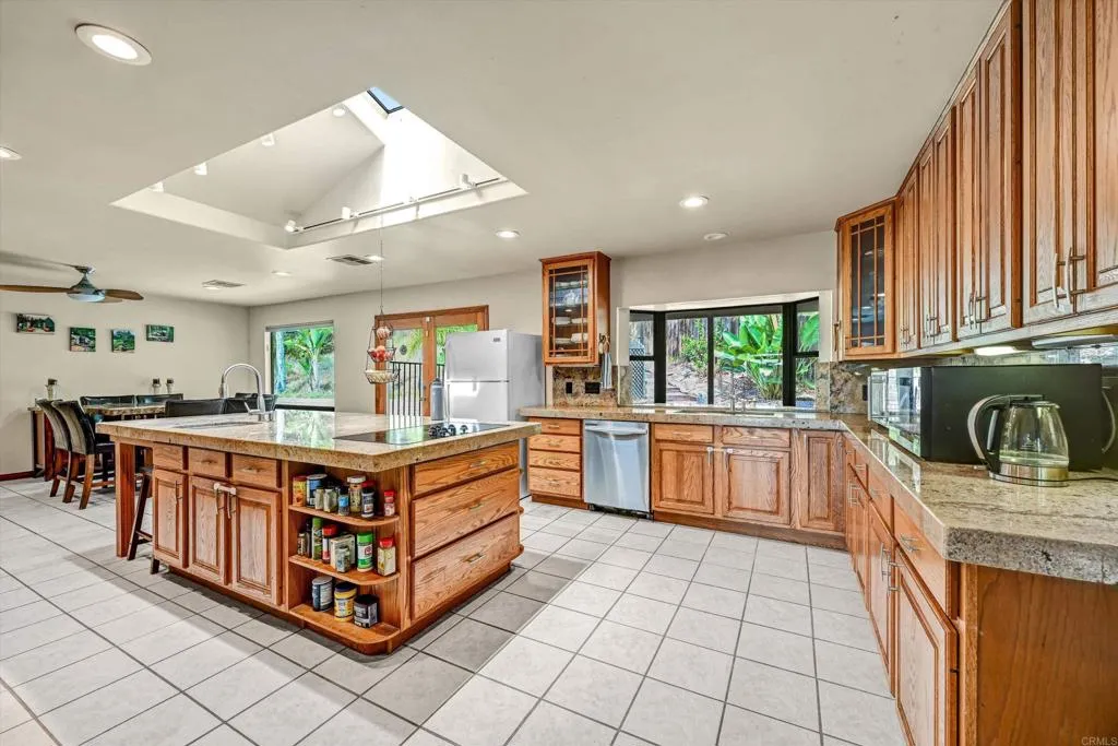 https://cdn.realtyfeed.com/cdn/127/306694315/88a496c57d2c125f0f5130e0fff7de3d.webp