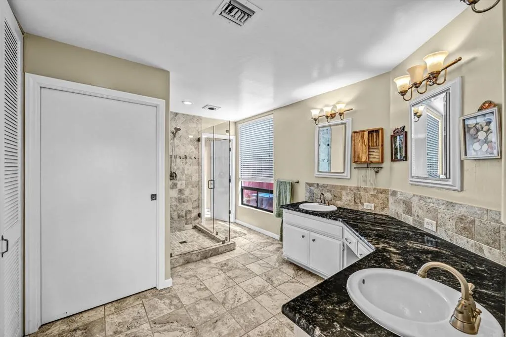https://cdn.realtyfeed.com/cdn/127/306694315/990ecdcd17857dfed87e018368026ab8.webp