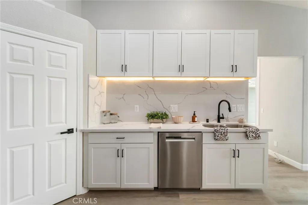 https://cdn.realtyfeed.com/cdn/127/306694382/fedbce9838ae5f7bf364a50e19201e79.webp
