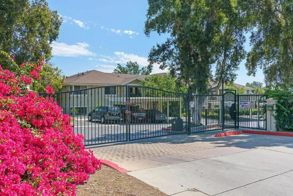 https://cdn.realtyfeed.com/cdn/127/306694436/25db080aabb10025ec3cb4dfeaf1eddd.webp
