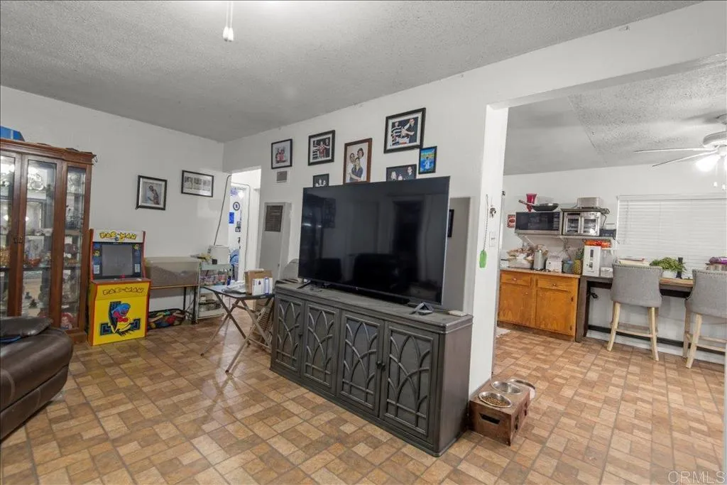 https://cdn.realtyfeed.com/cdn/127/306694440/8d6d58290bc3aa6a215231a00426d769.webp