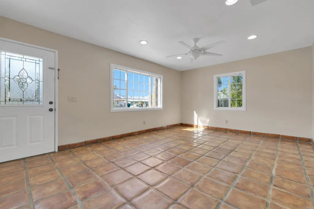 https://cdn.realtyfeed.com/cdn/127/306694451/5e5058fbec40c46849823753994073b2.webp