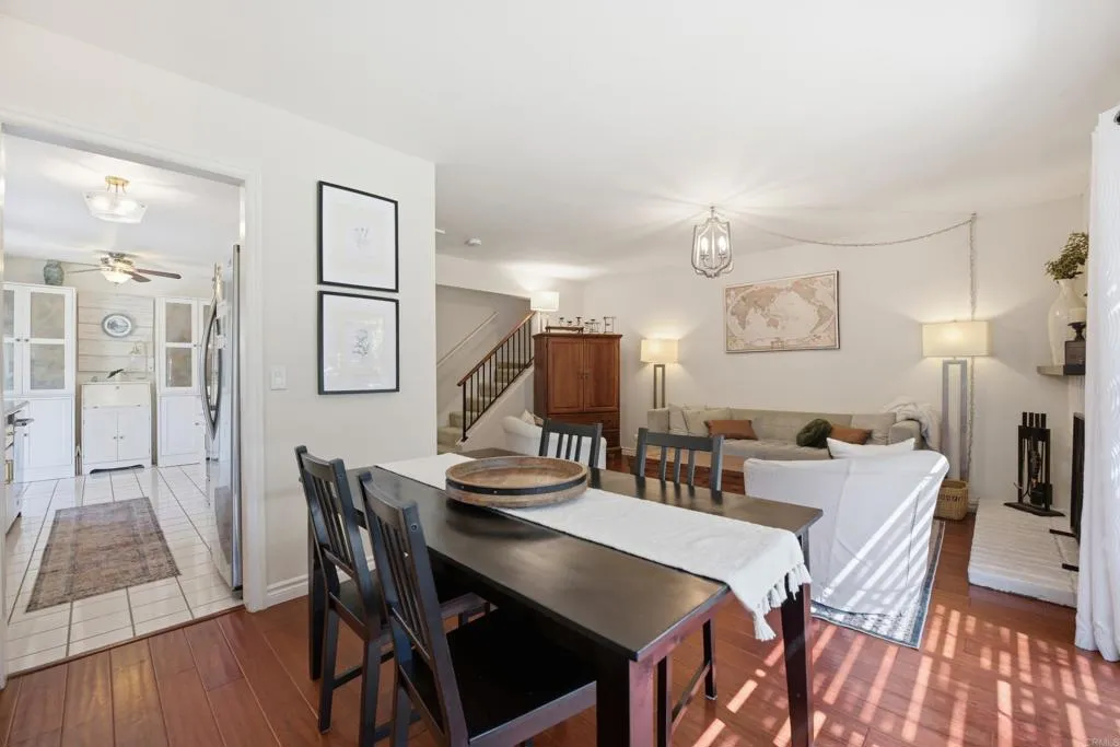 https://cdn.realtyfeed.com/cdn/127/306694482/661c863eda8275acacf10f56e3ed2efb.webp