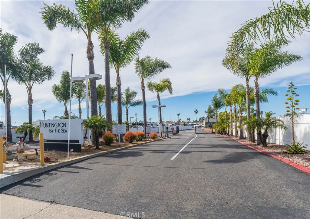 21851 Newland UNIT 214, Huntington Beach, CA, 92646