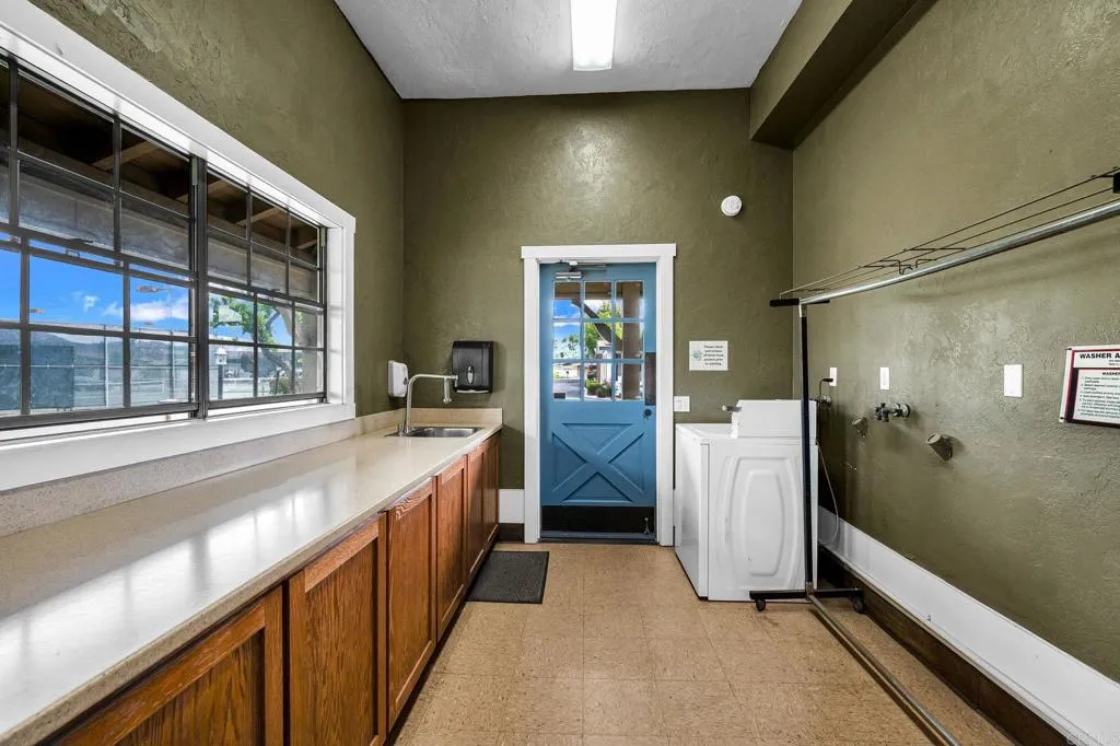 https://cdn.realtyfeed.com/cdn/127/306694665/60a7d19a745743bc43bf1e6a24520c73.webp