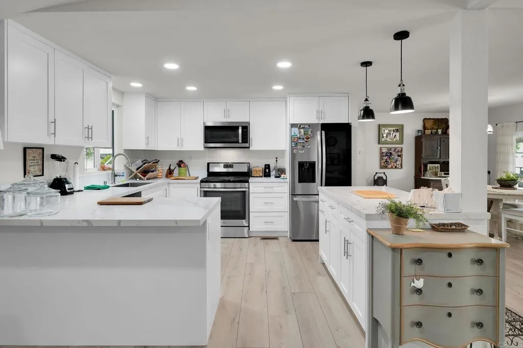 https://cdn.realtyfeed.com/cdn/127/306694665/9f8b29c354718bc8f749553856330eaf.webp