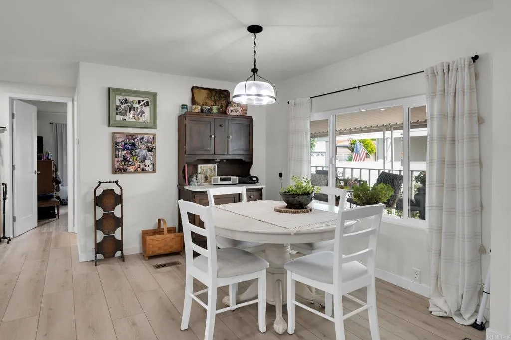 https://cdn.realtyfeed.com/cdn/127/306694665/9fc98aef136641c7ff98d38f0a740979.webp