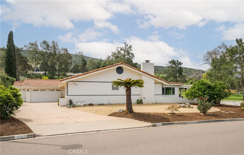 1327 San Julian Dr, San Marcos, CA, 92078
