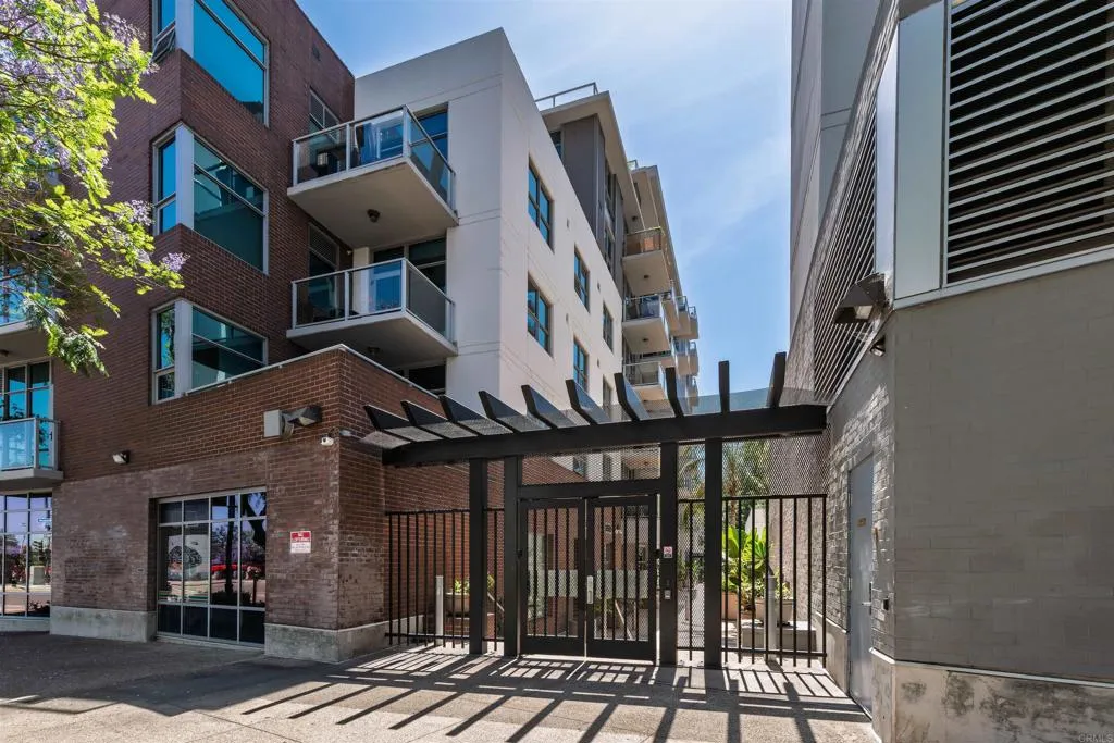https://cdn.realtyfeed.com/cdn/127/306694730/d01070af1480b8df2a2ef0e10ae50da1.webp