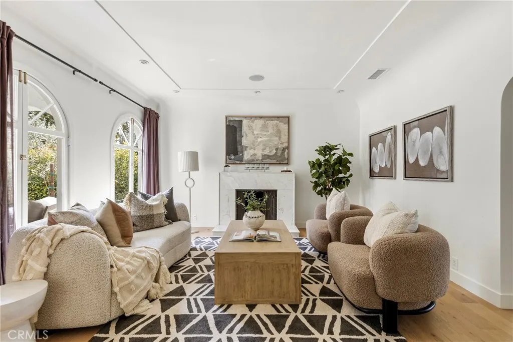 1519 Courtney Avenue, Los Angeles, CA, 90046