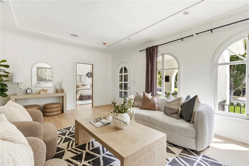 1519 Courtney Avenue, Los Angeles, CA, 90046