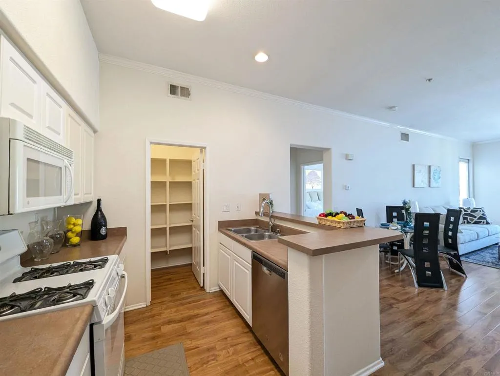 https://cdn.realtyfeed.com/cdn/127/306694843/8d6b47bb839504516d89dc6d850881db.webp