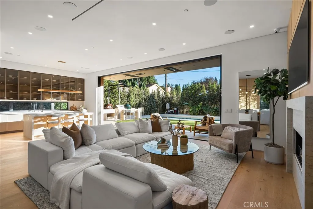 Sherman Oaks, CA 91403
