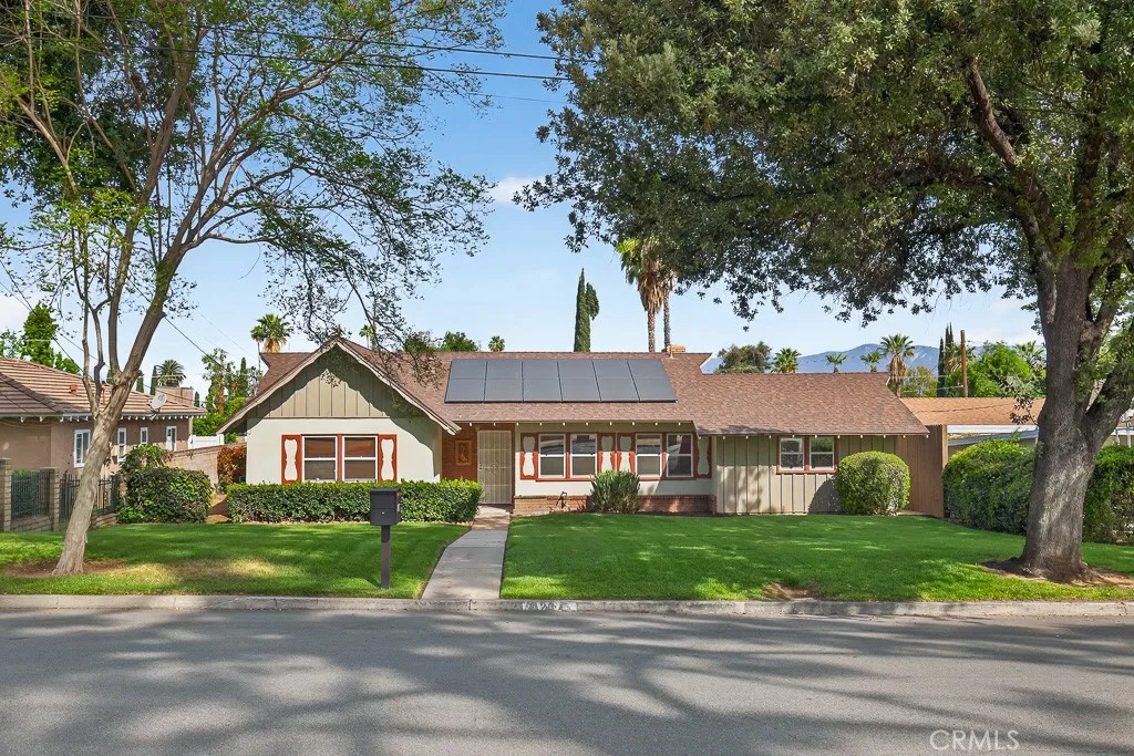 1120 W Crescent