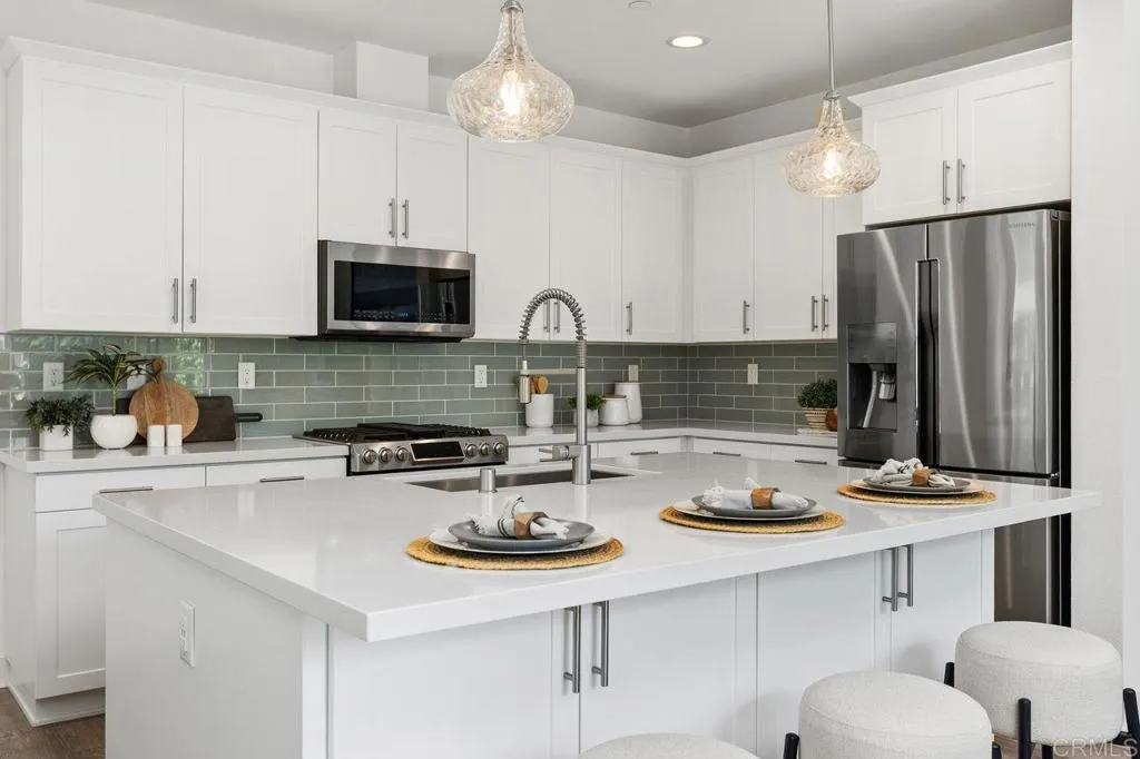 https://cdn.realtyfeed.com/cdn/127/306694994/5f12c1817fb329436eede232cecbfc38.webp