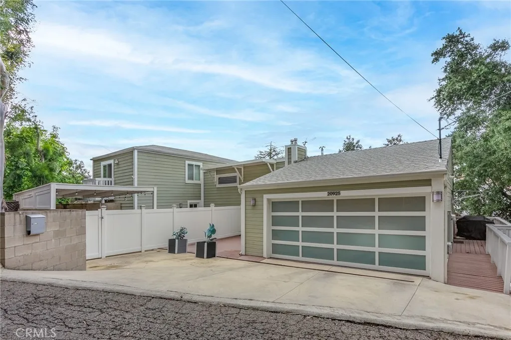 Woodland Hills, CA 91364