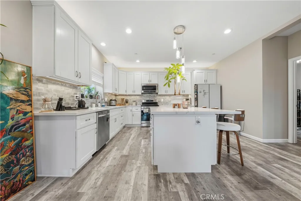 https://cdn.realtyfeed.com/cdn/127/306695050/96132c0af89150bd8a58e22af697b0f9.webp