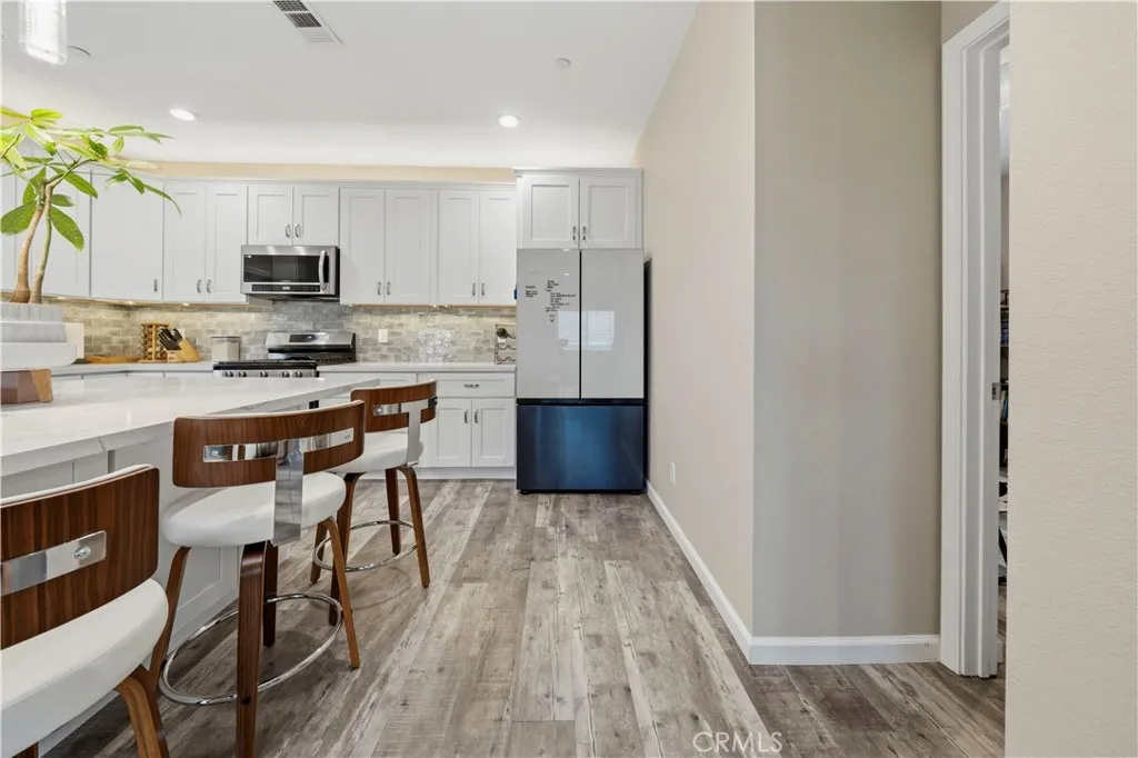 https://cdn.realtyfeed.com/cdn/127/306695050/b19649421071059b7089eeb60bd5bc7f.webp