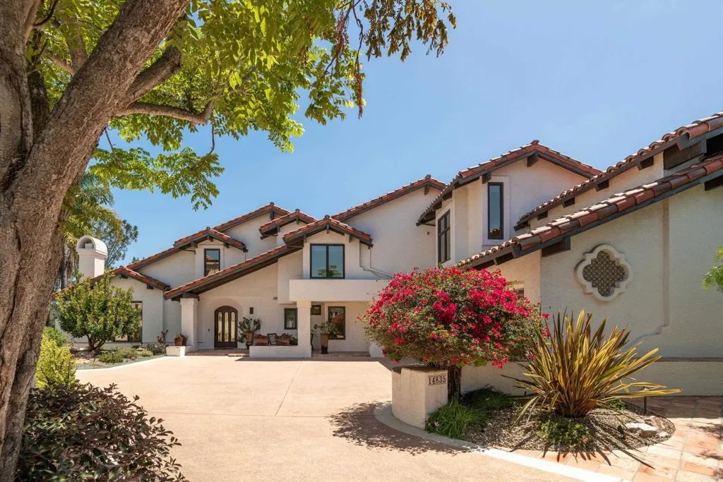 https://cdn.realtyfeed.com/cdn/127/306695055/044c43fde172a69fed81b6f366bd29ae.webp