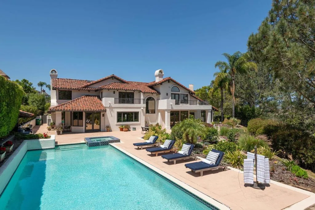 https://cdn.realtyfeed.com/cdn/127/306695055/5fd65ef7e06532b813d1cc50af4a36b1.webp