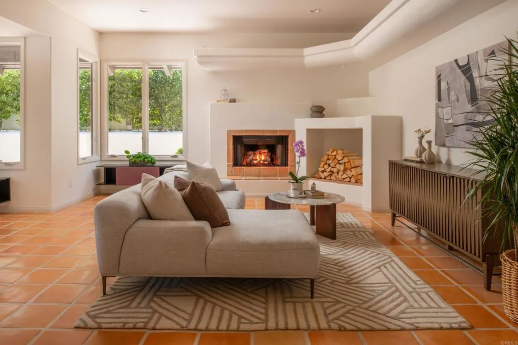 https://cdn.realtyfeed.com/cdn/127/306695055/9461d53fb8aeed1eb570abead36b81ab.webp
