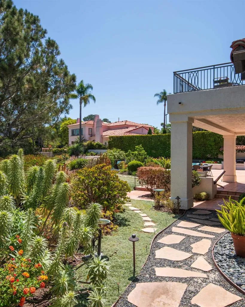 https://cdn.realtyfeed.com/cdn/127/306695055/97549c611d74bf49f475e6238c2fcade.webp