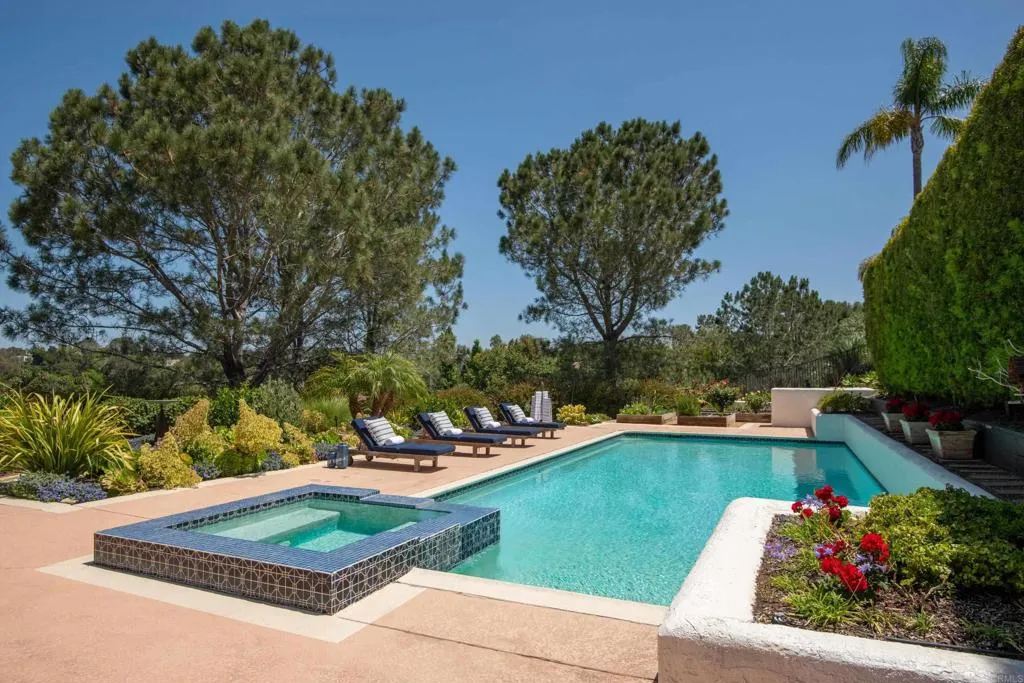 https://cdn.realtyfeed.com/cdn/127/306695055/e27accb5c89b8350bfb71b9f4546680f.webp