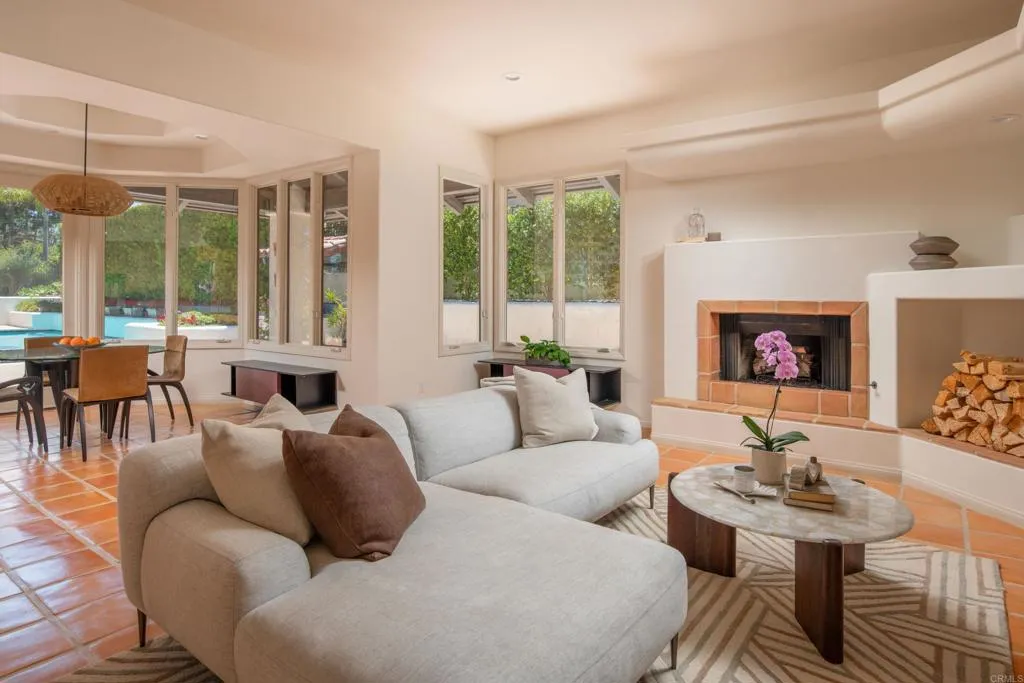 https://cdn.realtyfeed.com/cdn/127/306695055/ec35d2c13fce33bd8c9e205cbdb3eb8b.webp