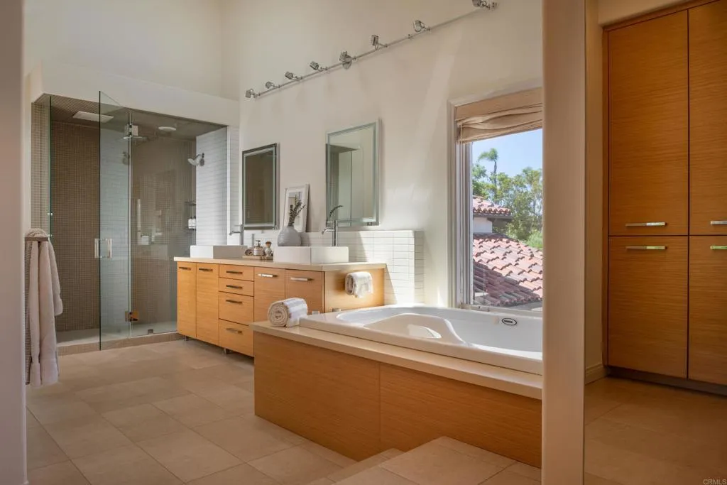 https://cdn.realtyfeed.com/cdn/127/306695055/f381fecd60be42ae9f557c2541af13cd.webp