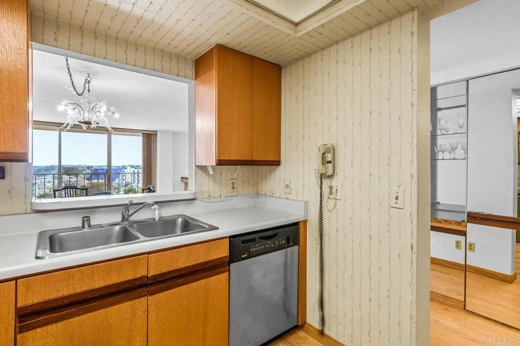 https://cdn.realtyfeed.com/cdn/127/306695083/976160dafb3cfabda267137a6b3bfba3.webp