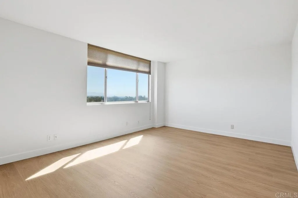 https://cdn.realtyfeed.com/cdn/127/306695083/e9eeebf7dbf1b648ea22151a1ef034c1.webp
