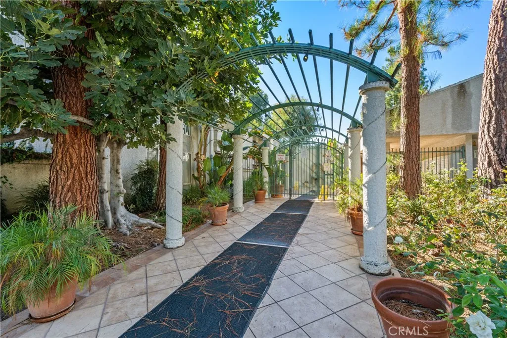 Winnetka, CA 91306