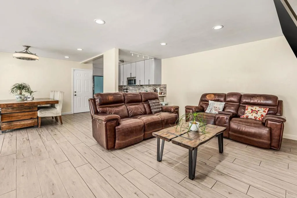 https://cdn.realtyfeed.com/cdn/127/306695124/5b17d67f59459147ac177805e94309f3.webp