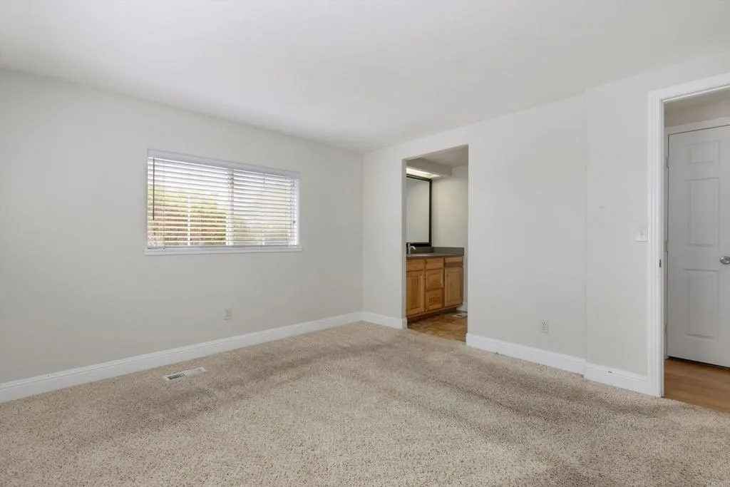 https://cdn.realtyfeed.com/cdn/127/306695509/34077373fe7f0f44810438ebb151ea51.webp