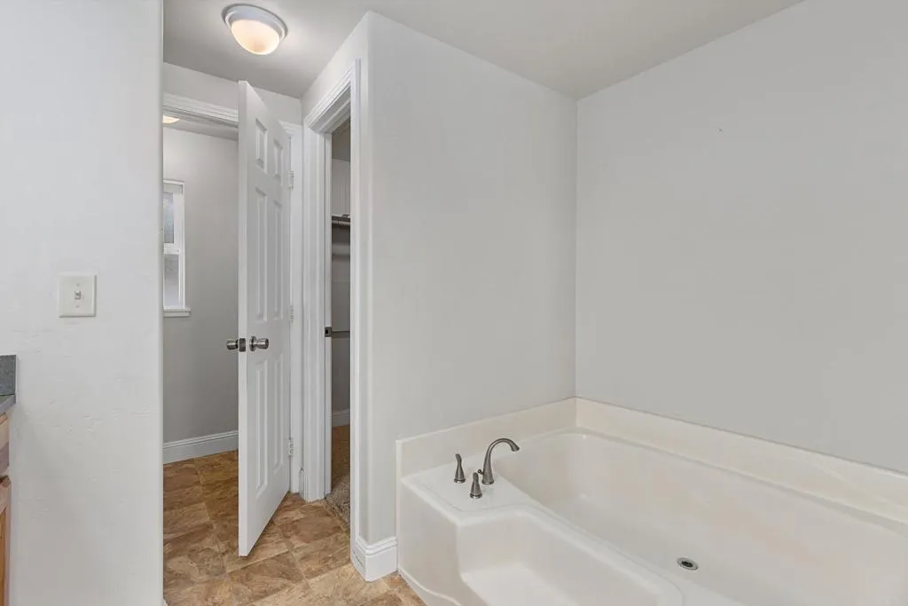 https://cdn.realtyfeed.com/cdn/127/306695509/8eb5cf01655af2b24685f0068be26577.webp