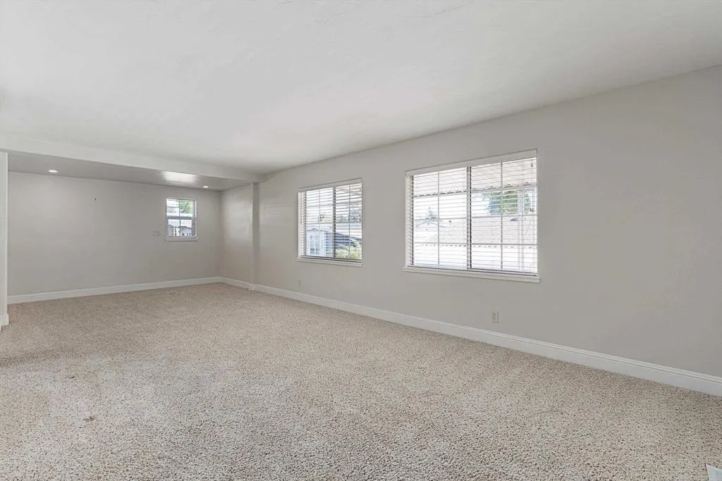 https://cdn.realtyfeed.com/cdn/127/306695509/a20258070e4c2bf711ee5d216c0e1c64.webp