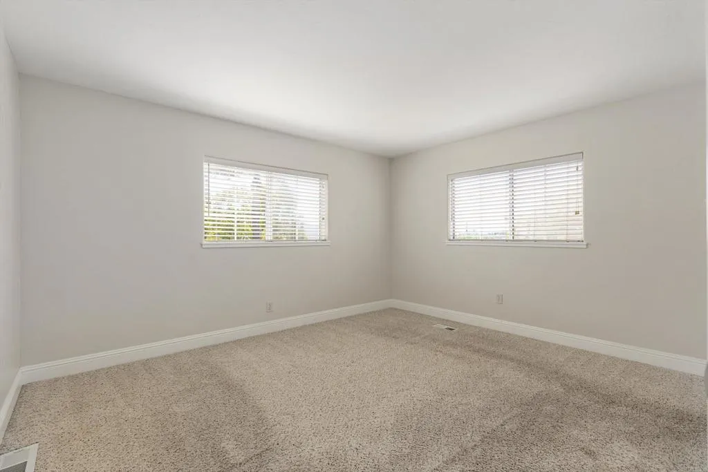https://cdn.realtyfeed.com/cdn/127/306695509/b17d4b0f6fe6a4ad63a39e4ef88f9651.webp