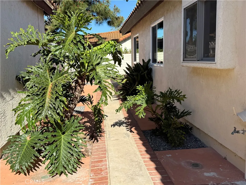 https://cdn.realtyfeed.com/cdn/127/306695512/04648d42b7ce18c47c0d847ec2a7813e.webp